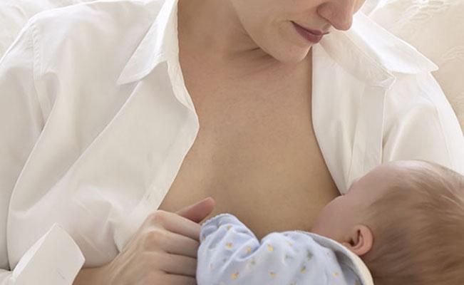 Como saber se o seu bebé que está a ser amamentado ingere leite em quantidade suficiente